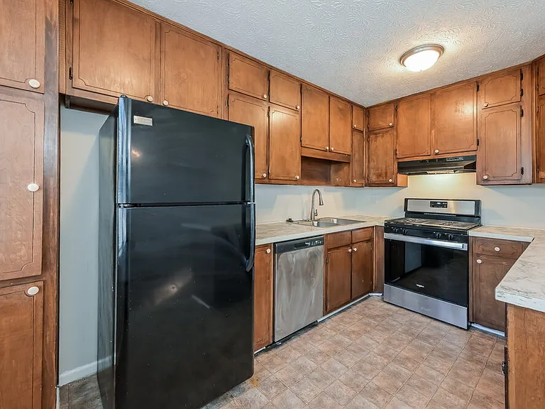 2314 Hampton Dr — Photo 7