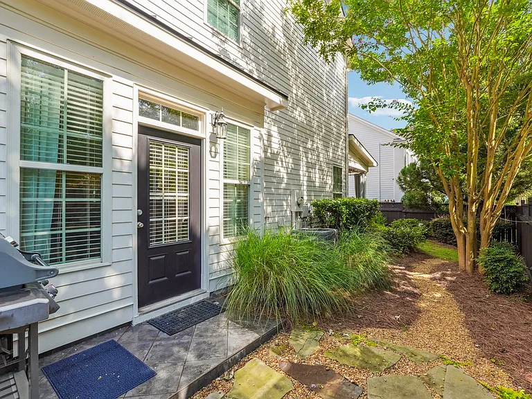 715 Saybeck Way — Photo 36