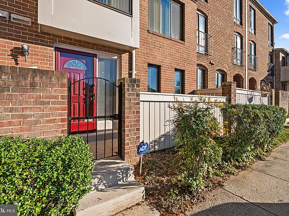 4th image of 9733 Brassie Way