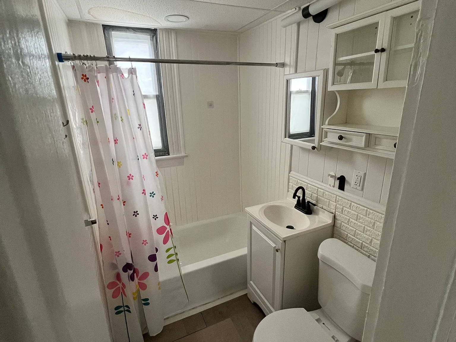 3 bed, $1,400 — Photo 2