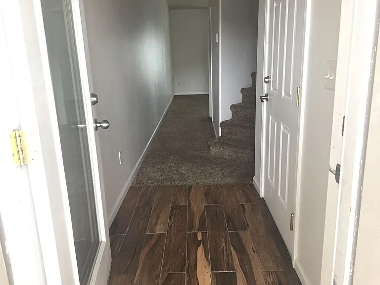 4236 Parkview Dr — Photo 3