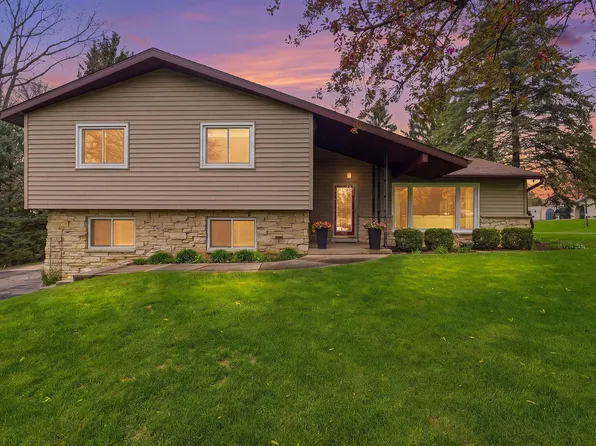 W13851 Skyline Cir, Ripon, WI 54971