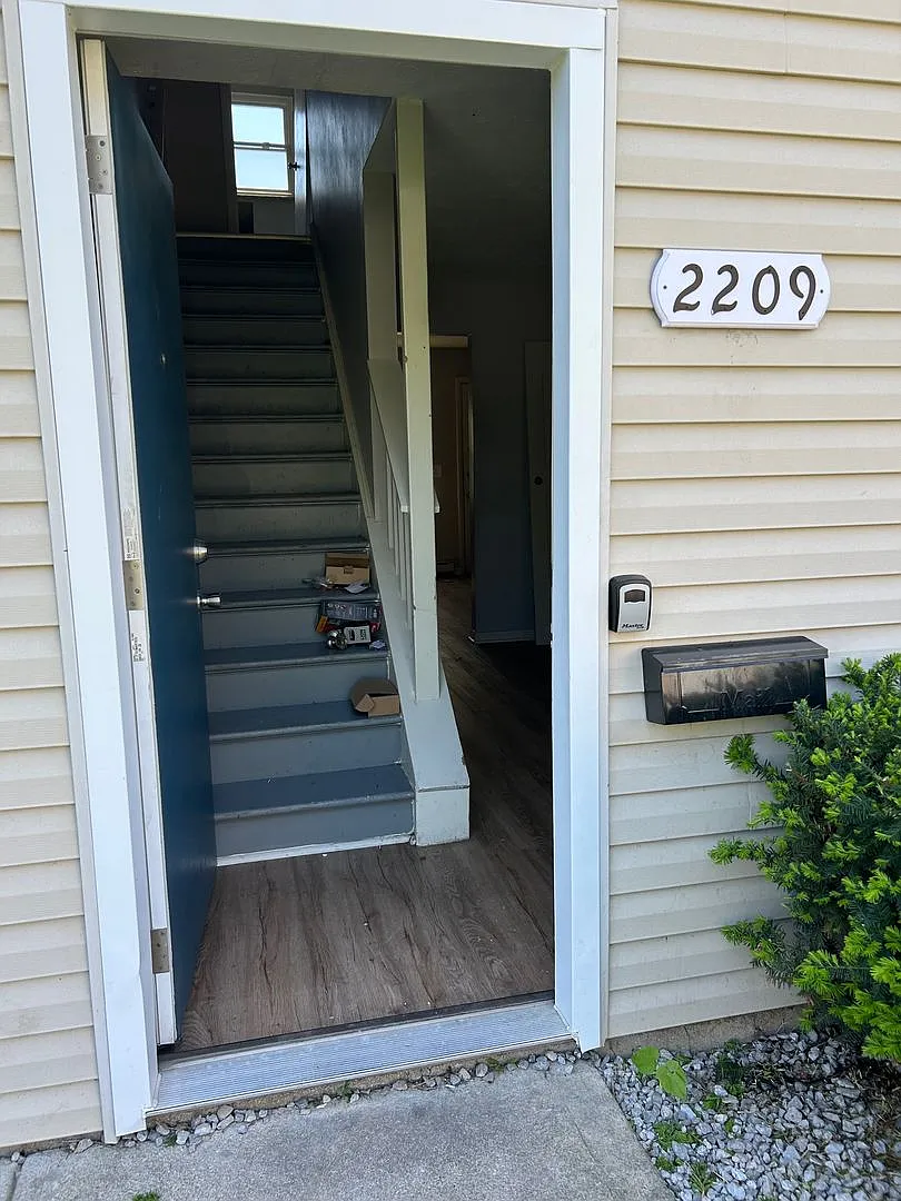 Nice 2 Bedroom Townhome in Southwest Columbus — Photo 1