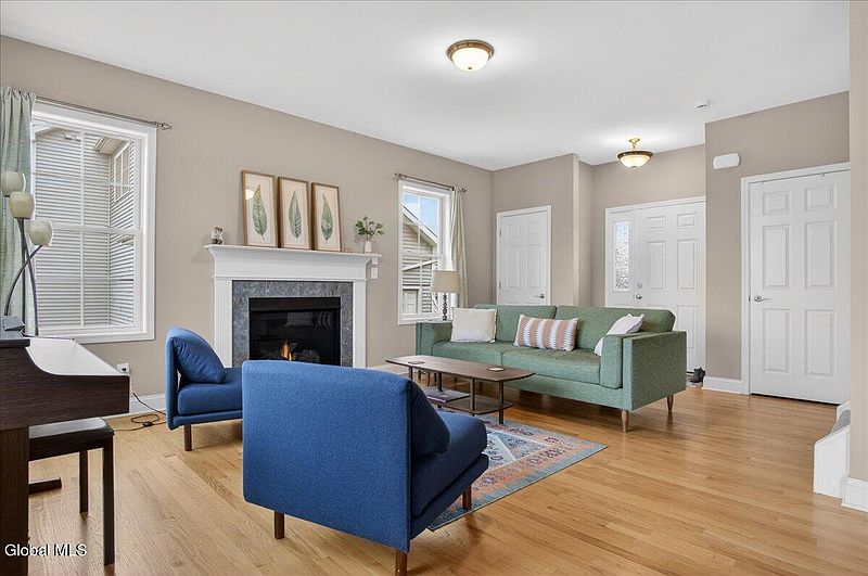 3rd image of 76 Waverly Circle