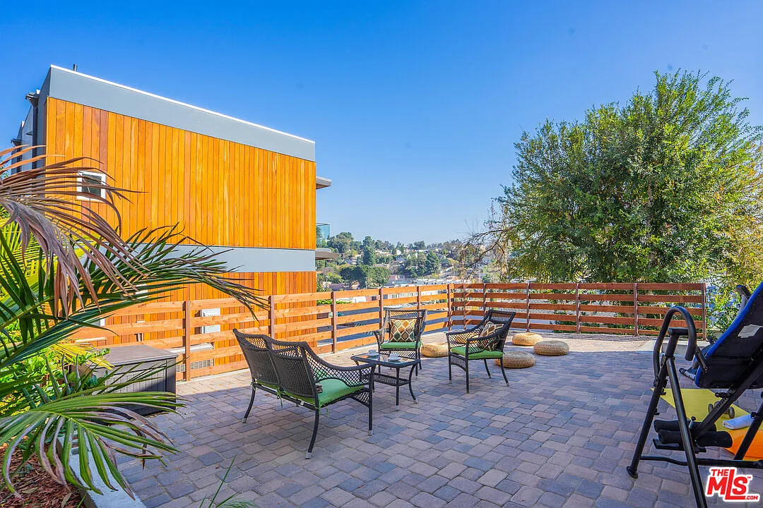 2 bed, 2.5 bath, $5,500 — Photo 4