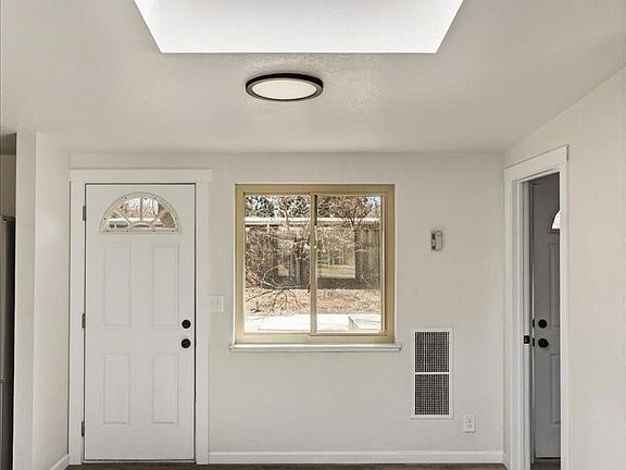 4th image of 635 W Prospect Road