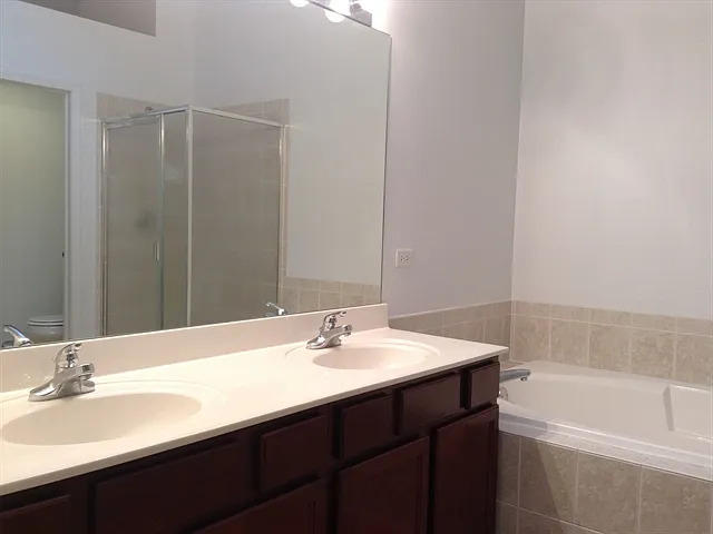 16458 Coventry Ln — Photo 11