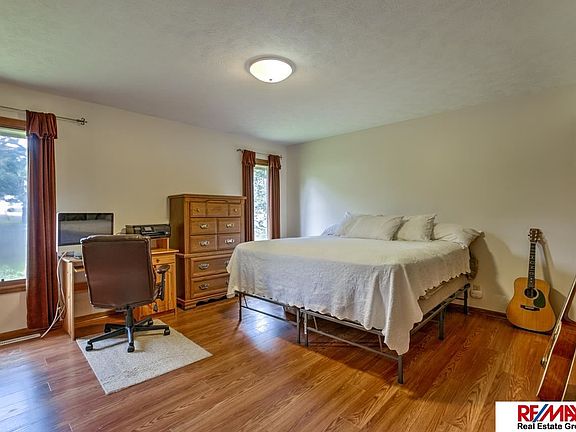 3rd image of 2918 Leawood Dr