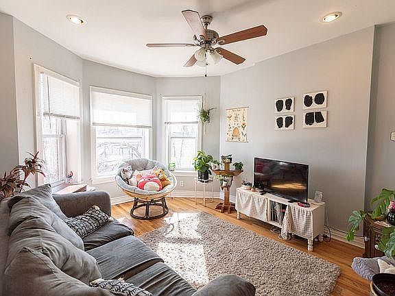 2nd image of 2406 W Grenshaw St Unit 1W