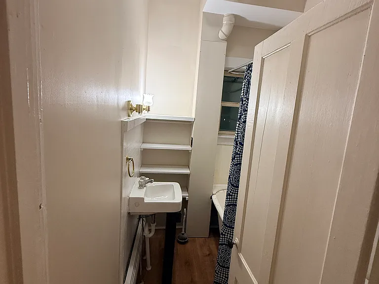 18 Center St #1 — Photo 3