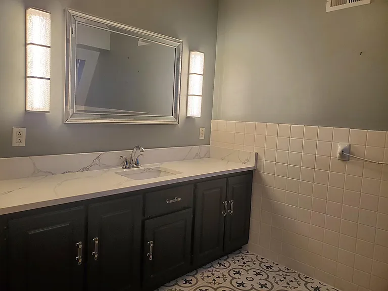 4704 Great Oaks Dr — Photo 20