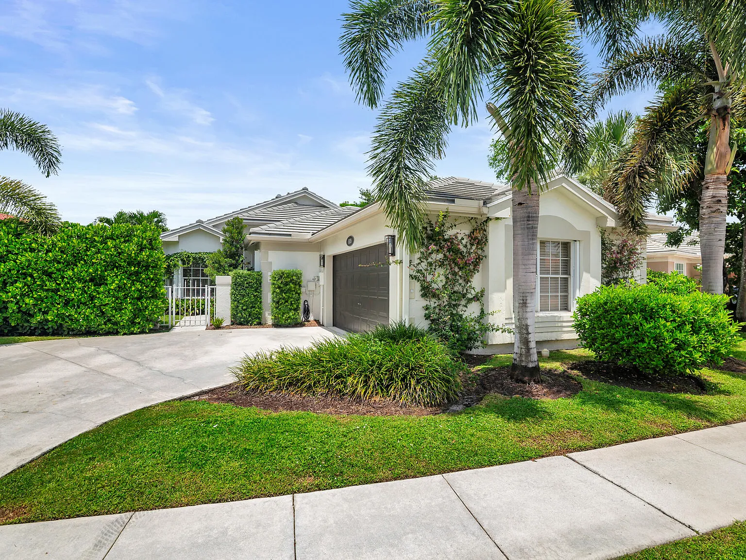 3 bed, 2.0 bath, 1698 sqft, $9,500 — Photo 2