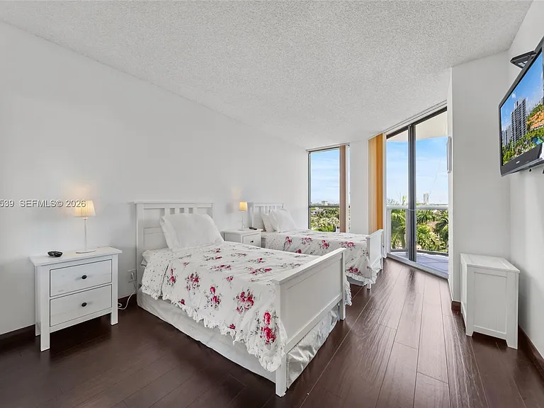 3598 Yacht Club Dr #601 — Photo 25