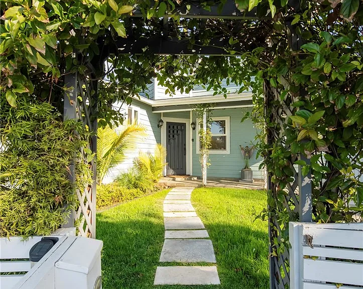 5231 Glasgow Way — Photo 3