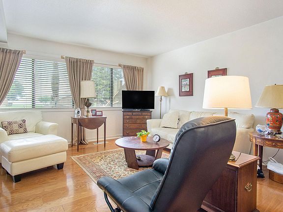 5th image of 205 Harbor Dr