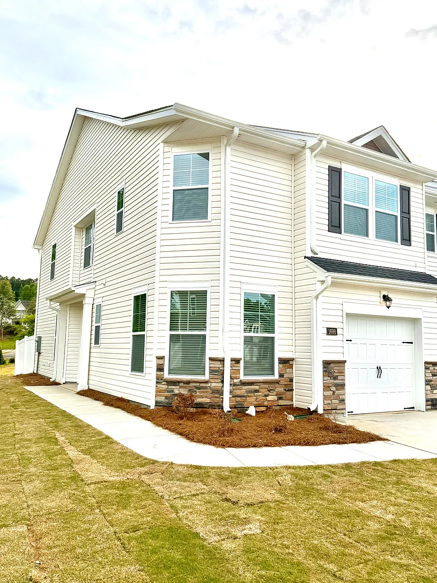 Building Photo - 1698 Hallview Ct