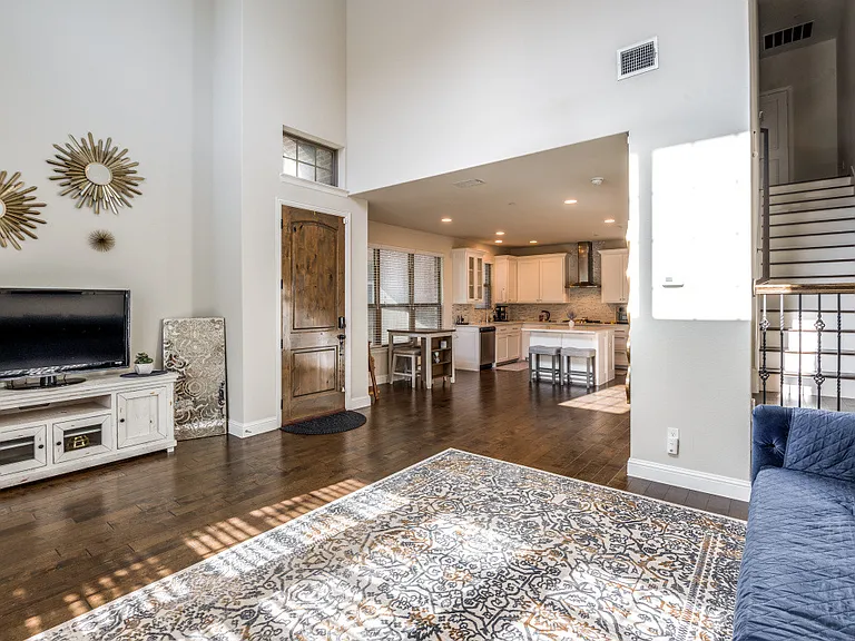 4654F Rhett Ln — Photo 16