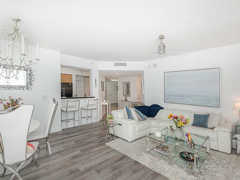 111 SE 8th Ave #705 — Photo 40
