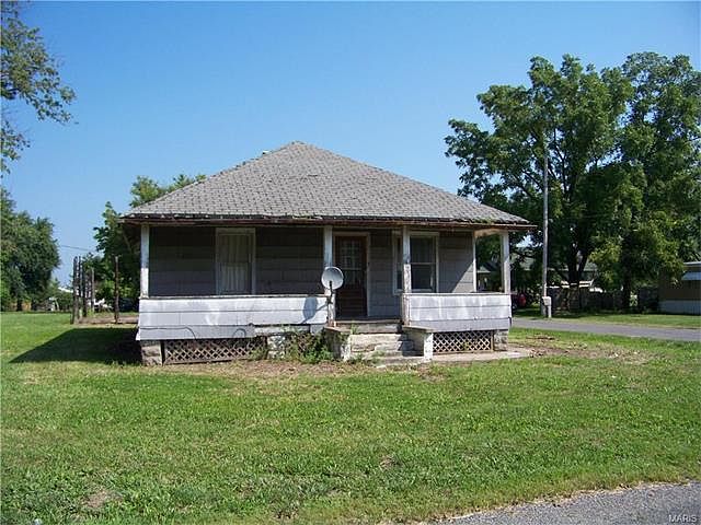 1st image of 250 Loveless St