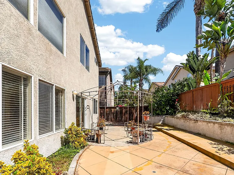 10009 Kika Ct — Photo 34