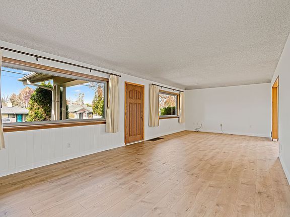 3rd image of 3010 W Yakima Ave