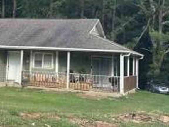 2nd image of 2205 Bear Mountain Dr NE