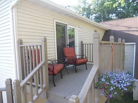 3rd image of 213 Panama St