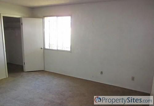 3rd image of 1640 E Dunbar Dr