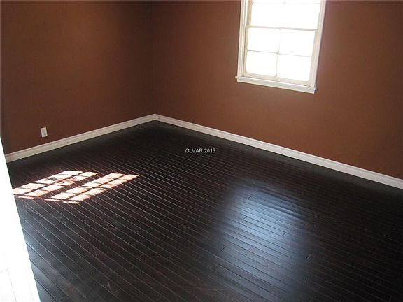 5th image of 1404 E Carson Ave