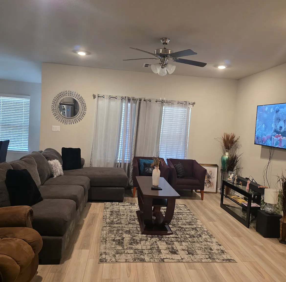 3 bed, 1370 sqft, $2,300 — Photo 2