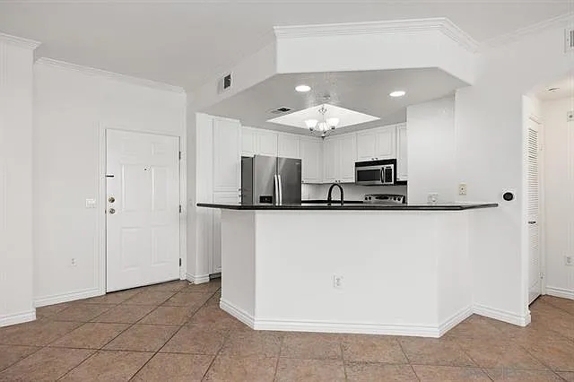 2 bed, 1102 sqft, $3,450 — Photo 4