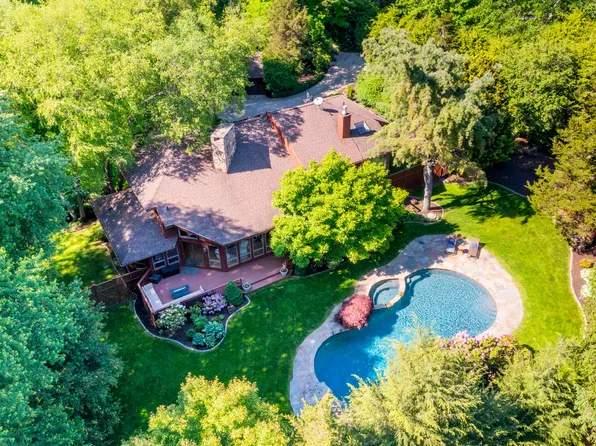 25 Lords Highway, Weston, CT 06883