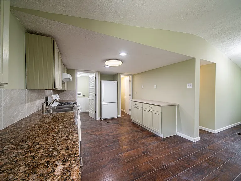 70 Shephard Dr — Photo 23