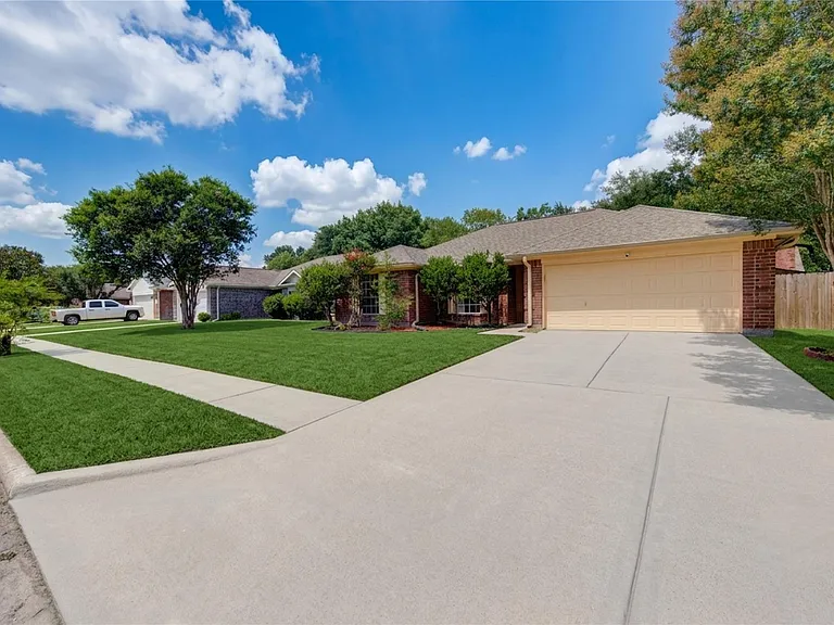 7302 Greenwood Point Dr — Photo 4
