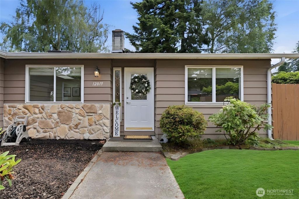 12019 NE 136th Pl Place, Kirkland, WA - View 2