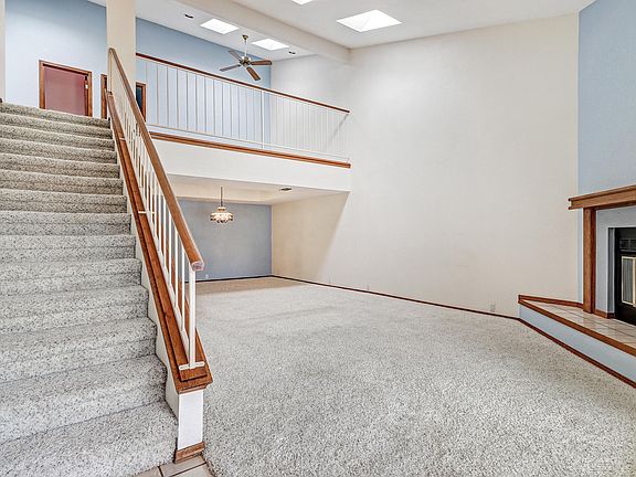 3rd image of 10709 Towne Park Dr NE