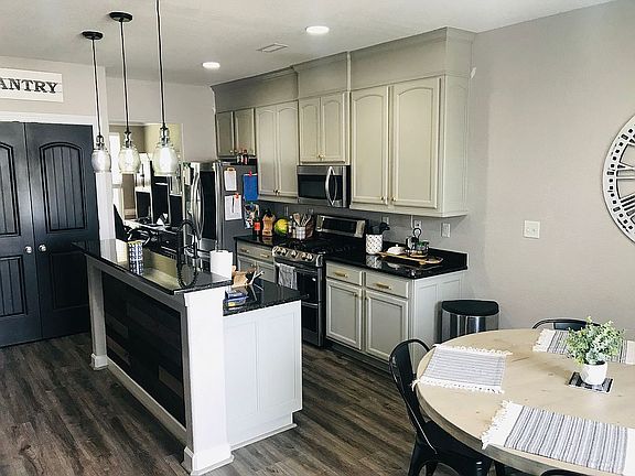 3rd image of 2215 Martlet Ln