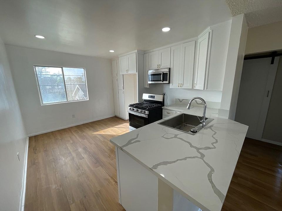 Light and Bright and Beautiful Brand New Kitchen