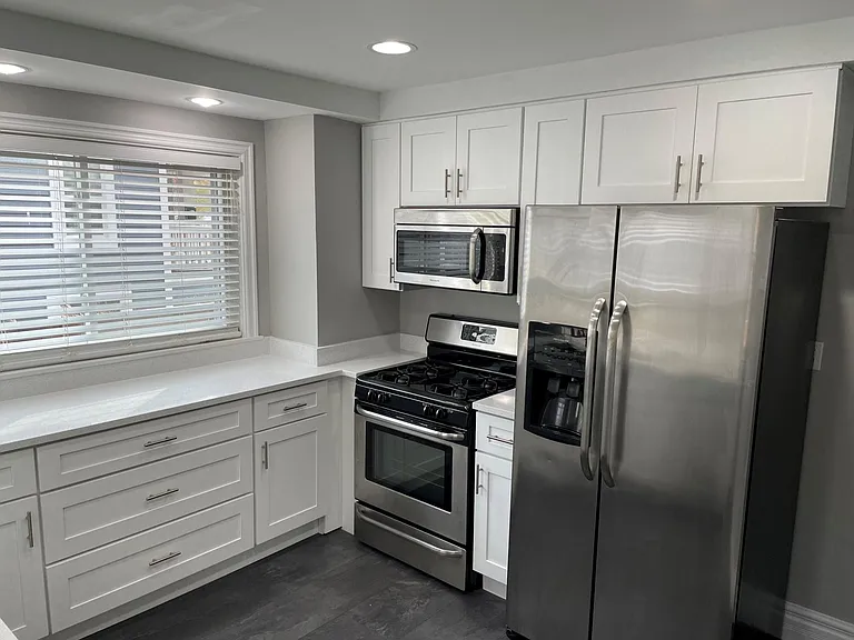 223 Phillips Pl — Photo 3