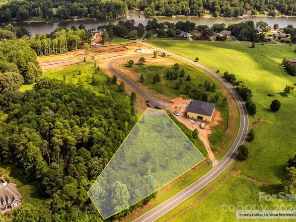 136 Bentley Ct #10, Troutman, NC 28166
