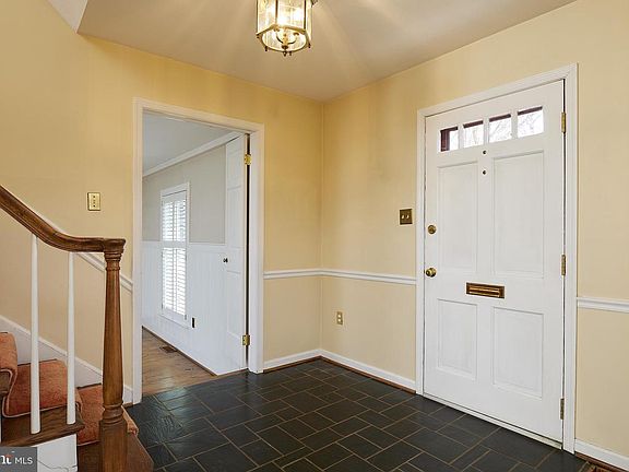 3rd image of 811 Aster Blvd