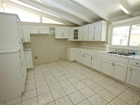 2nd image of 12986 Glenoaks Blvd