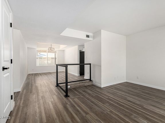 5th image of 2431 W PORTOBELLO Avenue