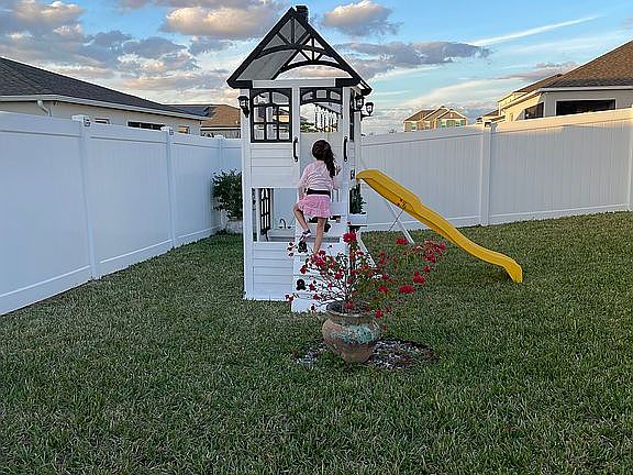 4th image of 654 Taft Dr