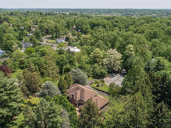 4th image of 1345 Jamison Ln