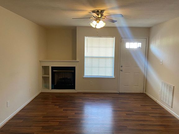 3rd image of 1000 Pebblewood Dr