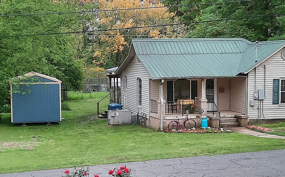 1st image of 527 Oaklawn St