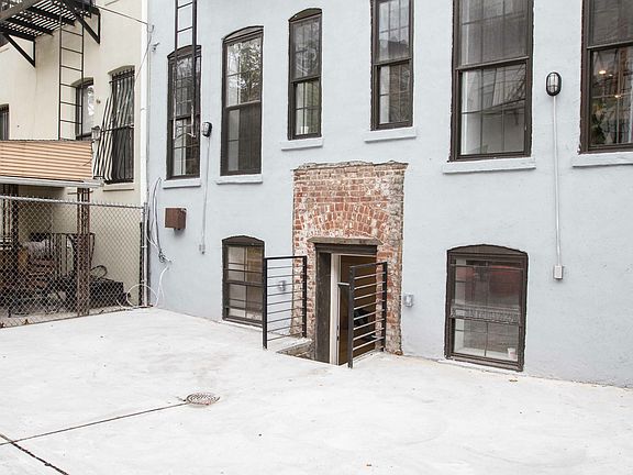 5th image of 861 Halsey St APT 2R