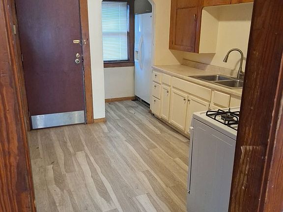 4th image of 3268 W 86th St