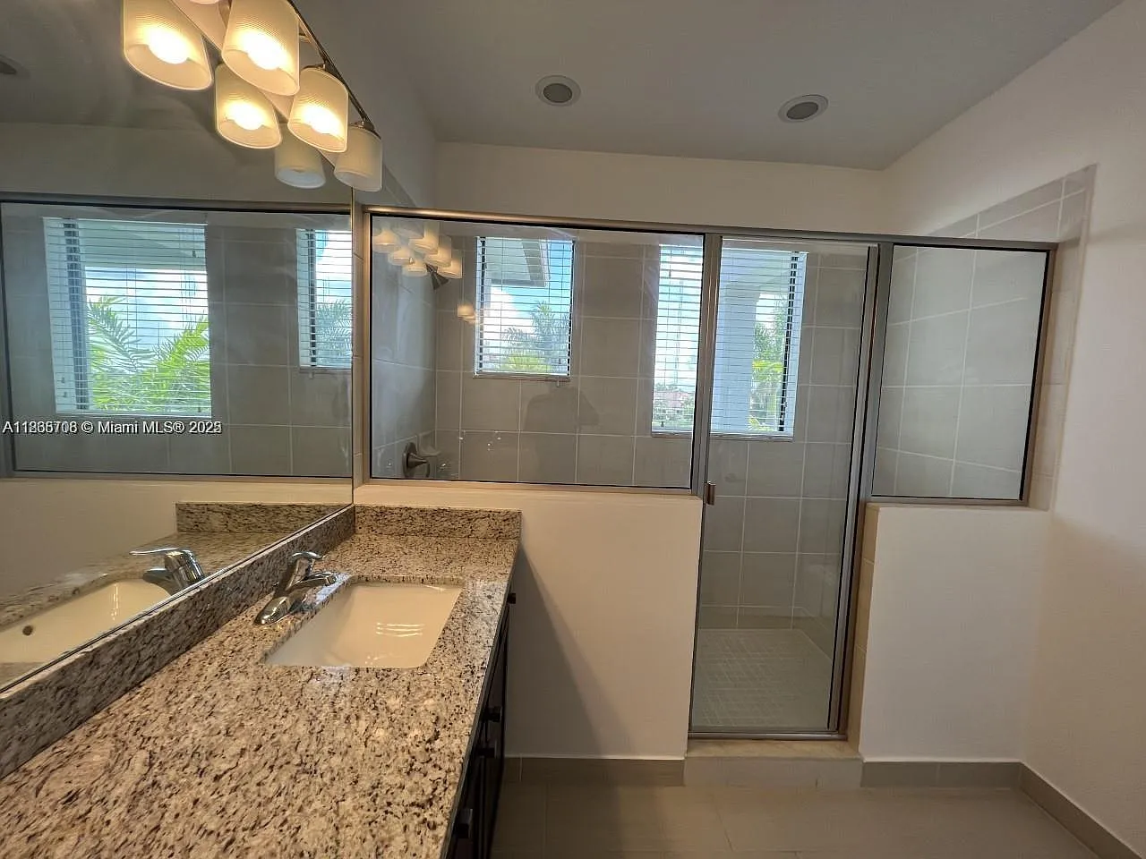 3 bed, 1975 sqft, $4,000 — Photo 4